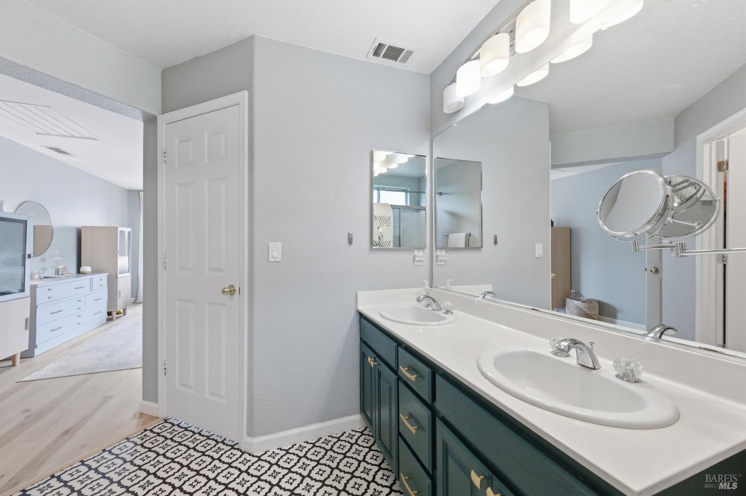 Detail Gallery Image 31 of 52 For 110 Chimney Rock Dr, Vacaville,  CA 95687 - 3 Beds | 2/1 Baths