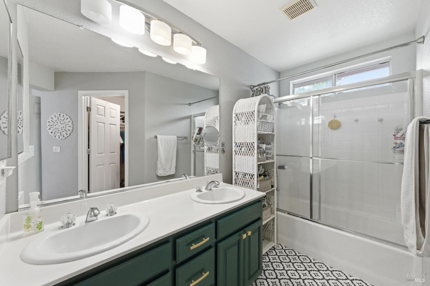 Detail Gallery Image 30 of 52 For 110 Chimney Rock Dr, Vacaville,  CA 95687 - 3 Beds | 2/1 Baths