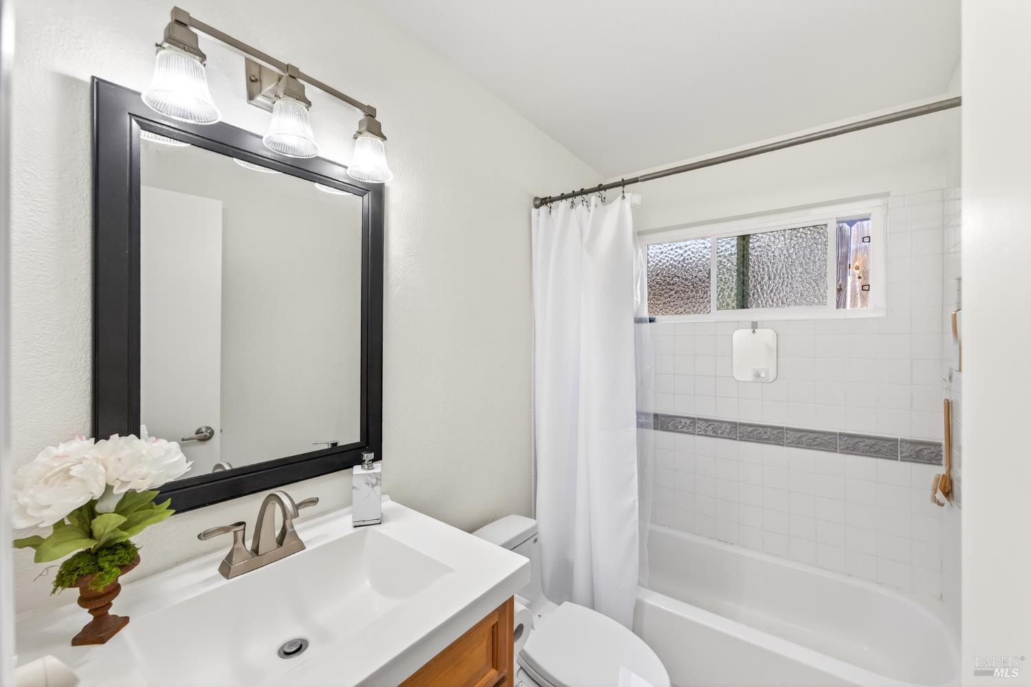 Detail Gallery Image 13 of 34 For 3541 Twin Oaks Dr, Napa,  CA 94558 - 4 Beds | 2 Baths