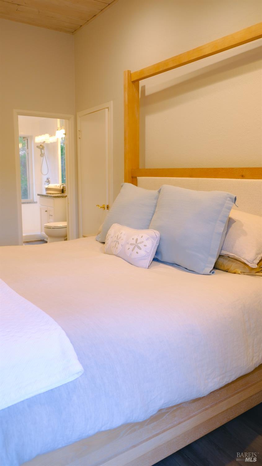 Detail Gallery Image 12 of 34 For 4405 Silverado Trl, Calistoga,  CA 94515 - 3 Beds | 1/1 Baths