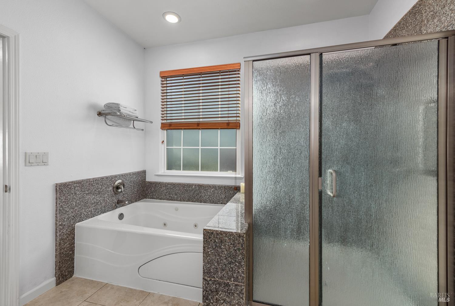 Detail Gallery Image 13 of 37 For 18094 Spyglass Rd, Hidden Valley Lake,  CA 95467 - 3 Beds | 2 Baths