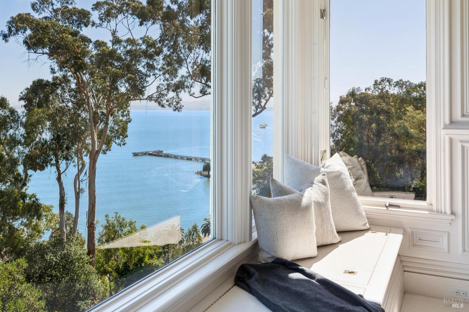 Detail Gallery Image 53 of 96 For 44 Marin Bay Park Ct, San Rafael,  CA 94901 - 5 Beds | 5/1 Baths