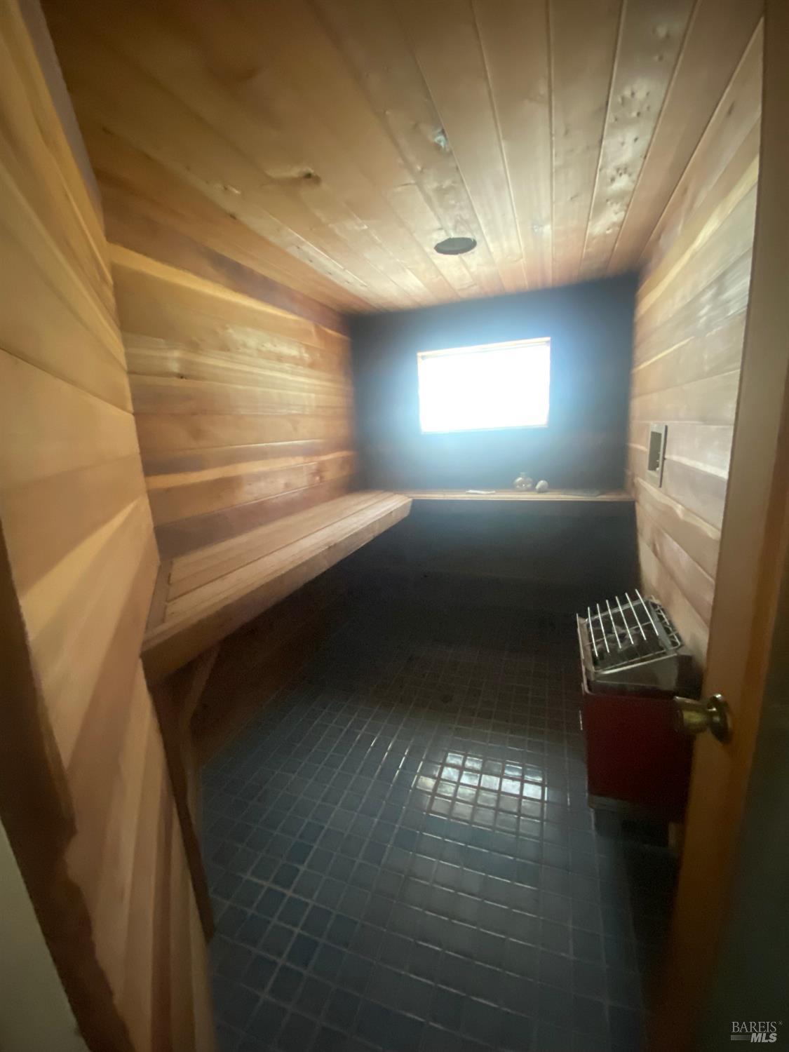 Detail Gallery Image 26 of 29 For 17396 Meadow View Dr, Hidden Valley Lake,  CA 95467 - 4 Beds | 4 Baths