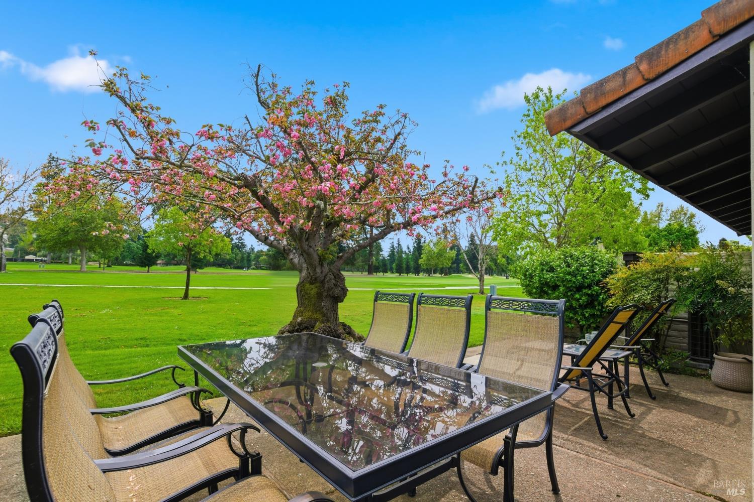 Detail Gallery Image 28 of 49 For 13 Fairways Dr, Napa,  CA 94558 - 2 Beds | 2 Baths