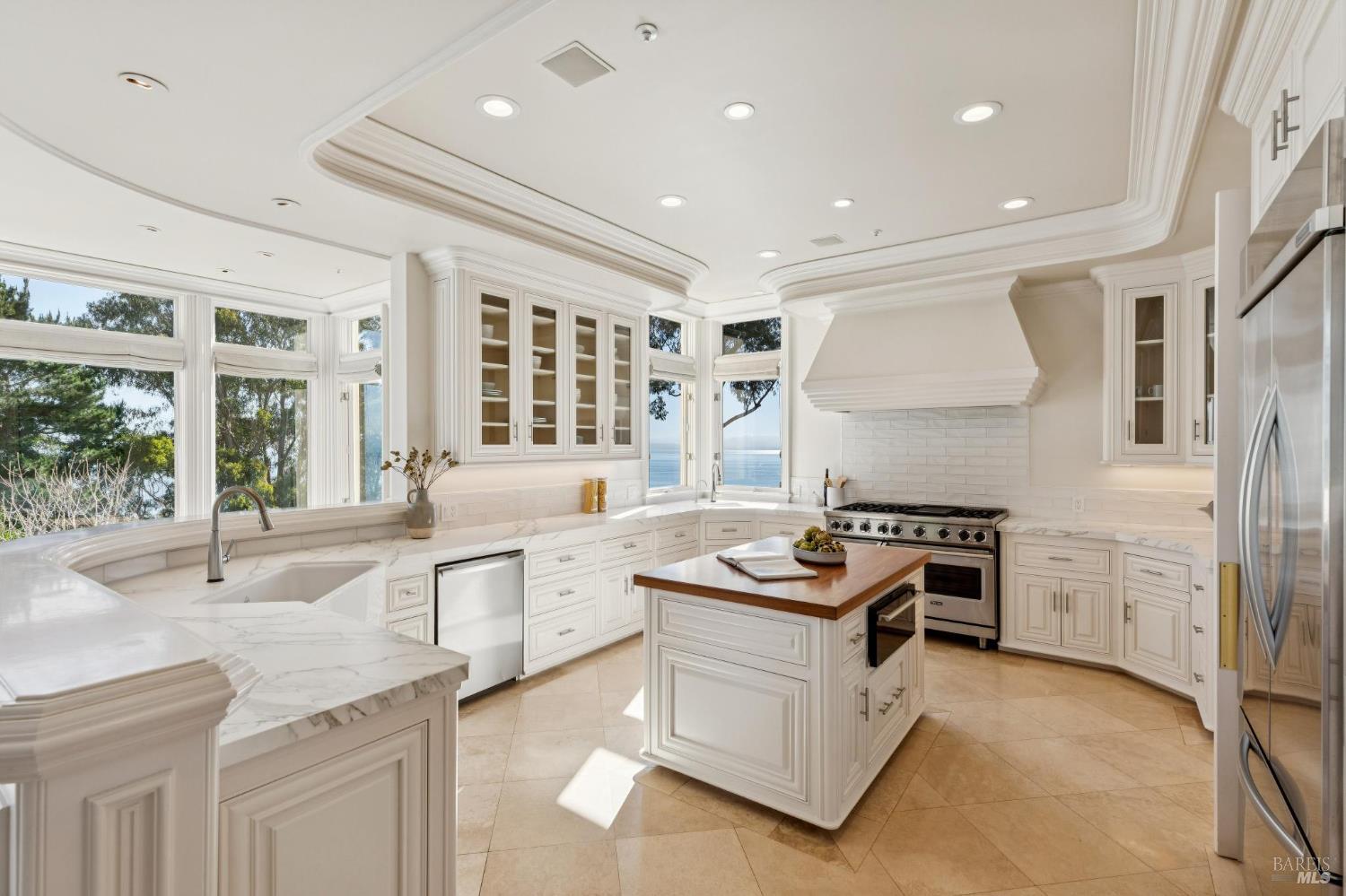 Detail Gallery Image 5 of 96 For 44 Marin Bay Park Ct, San Rafael,  CA 94901 - 5 Beds | 5/1 Baths