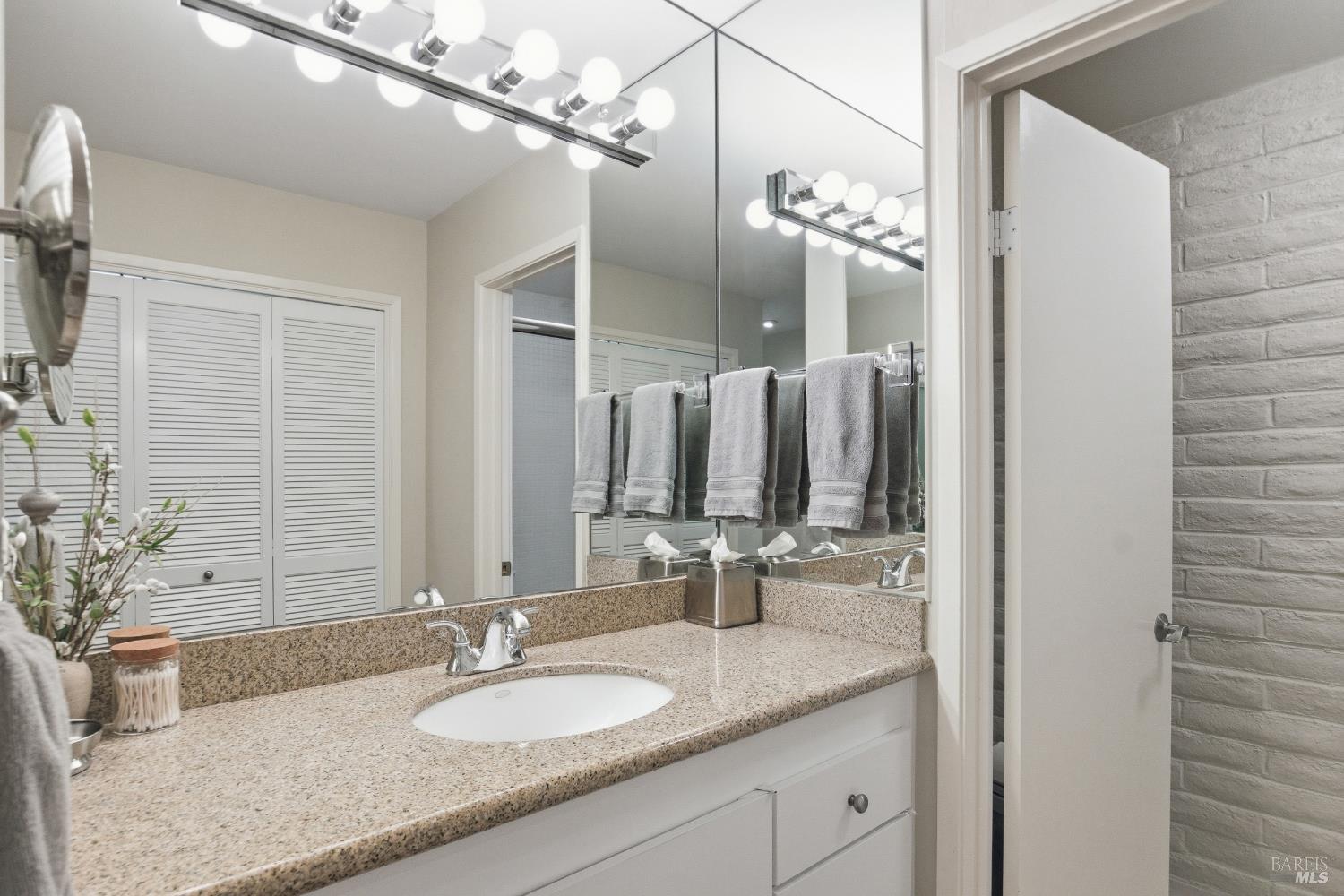 Detail Gallery Image 23 of 49 For 13 Fairways Dr, Napa,  CA 94558 - 2 Beds | 2 Baths