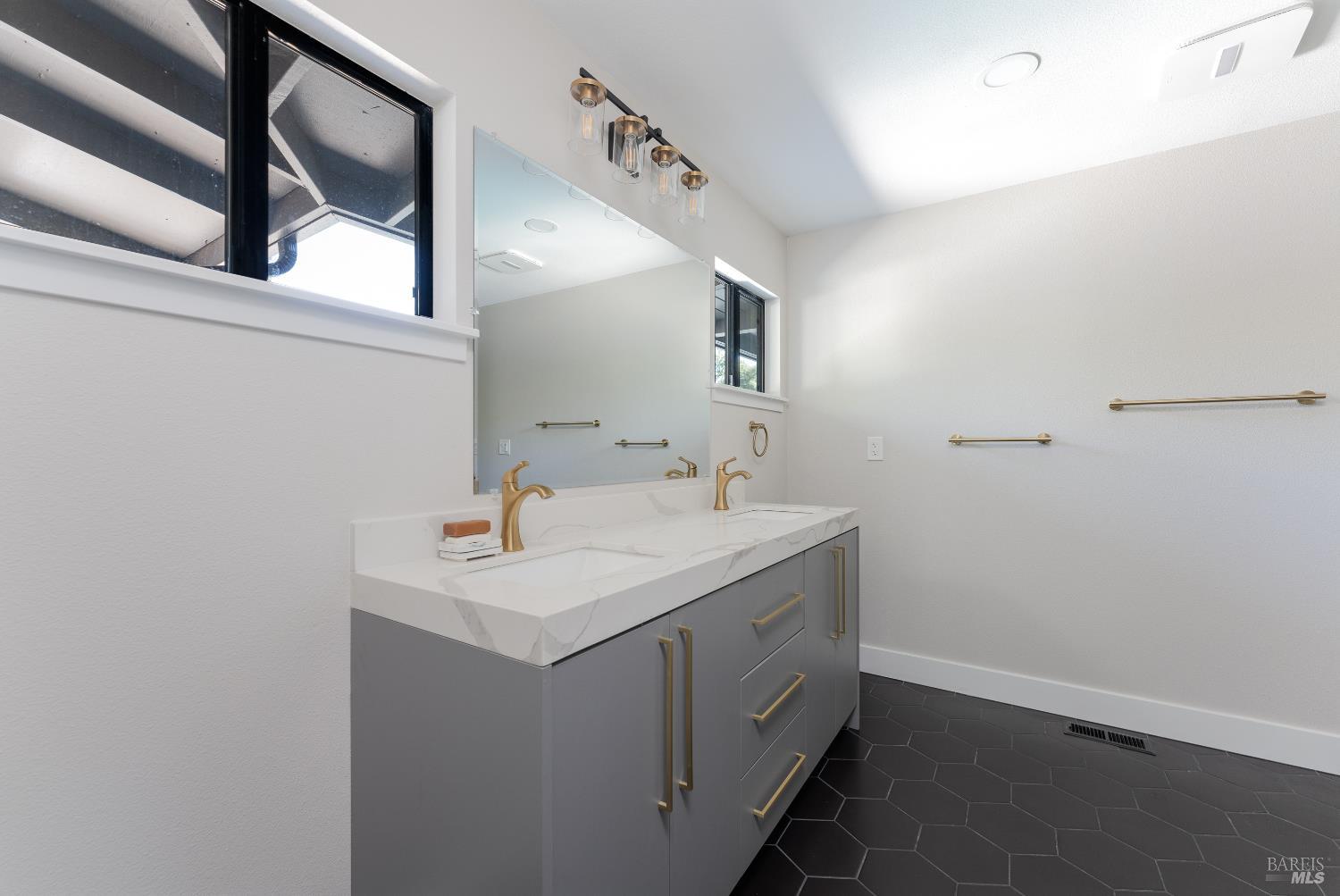 Detail Gallery Image 23 of 40 For 788 Walnut Ave, Ukiah,  CA 95482 - 3 Beds | 3/2 Baths