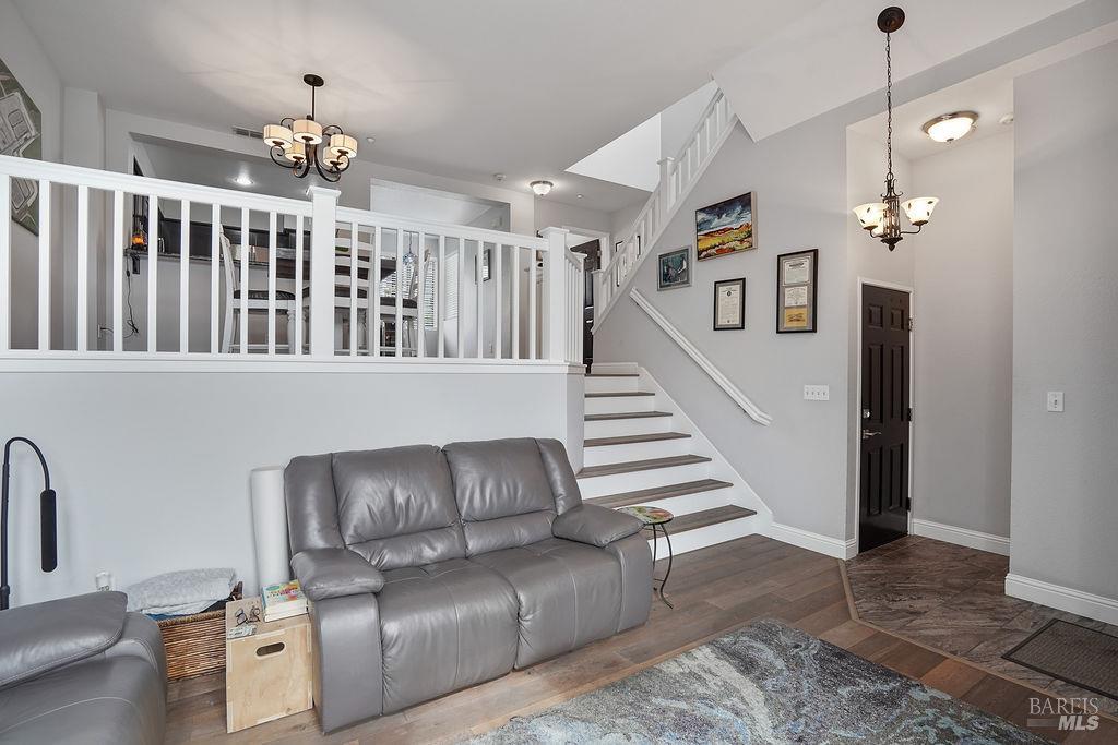 Detail Gallery Image 6 of 43 For 440 E E St, Benicia,  CA 94510 - 2 Beds | 2/1 Baths