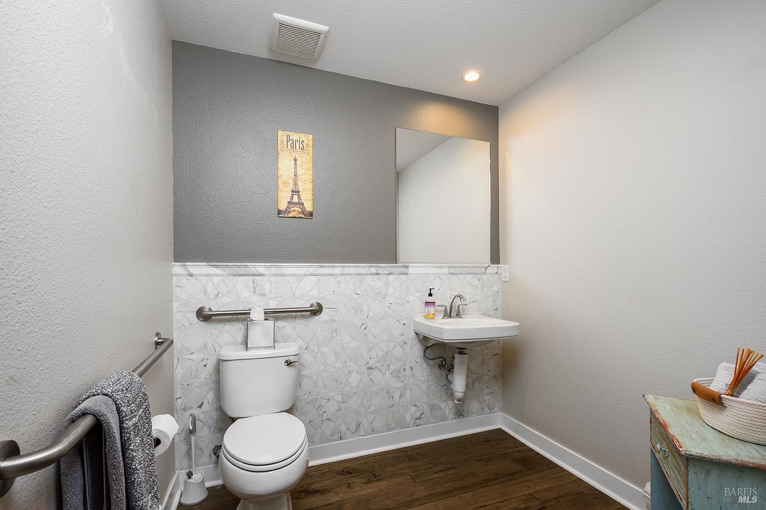 Detail Gallery Image 9 of 32 For 228 Johnson St, Windsor,  CA 95492 - 3 Beds | 2/2 Baths