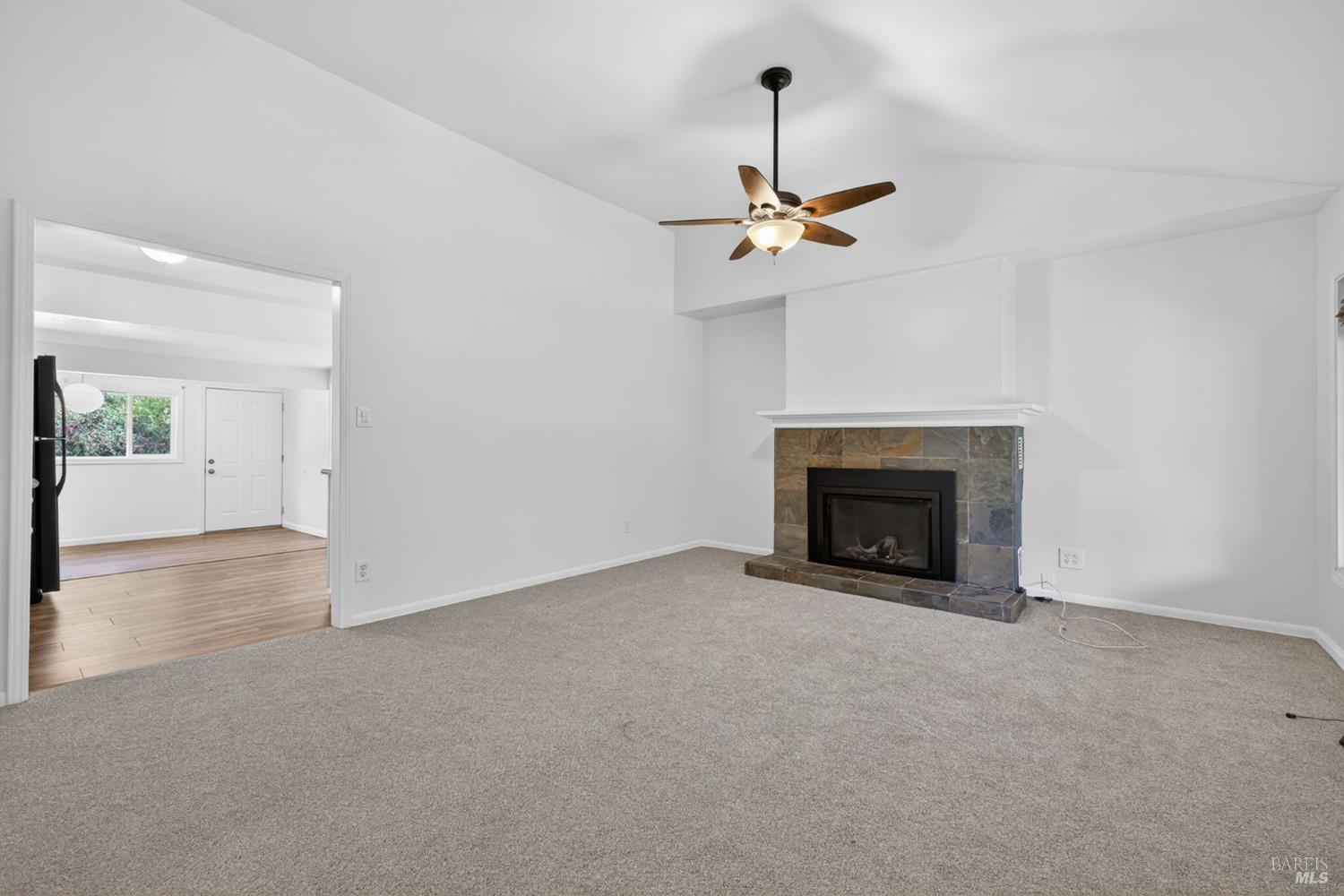 Detail Gallery Image 4 of 26 For 10661 Woodside Dr, Forestville,  CA 95436 - 2 Beds | 1 Baths