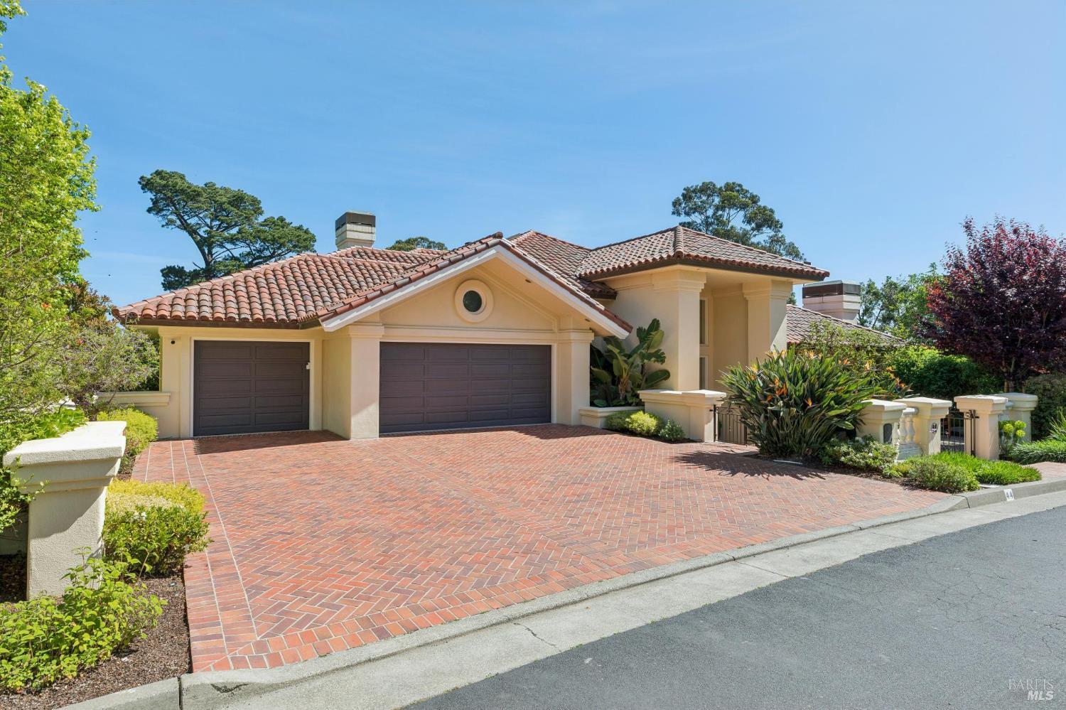 Detail Gallery Image 15 of 96 For 44 Marin Bay Park Ct, San Rafael,  CA 94901 - 5 Beds | 5/1 Baths