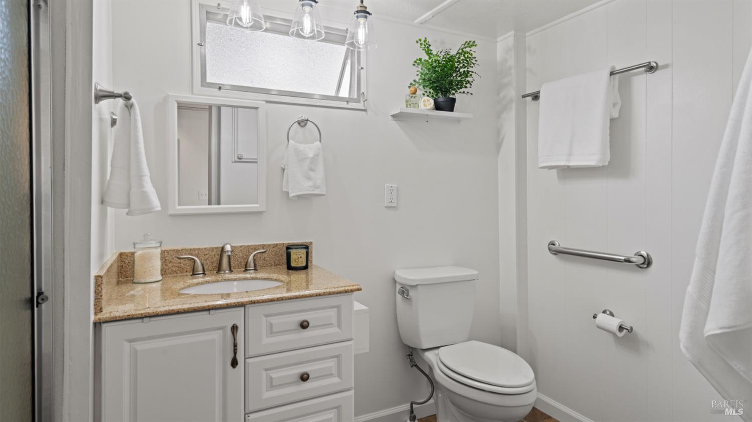 Detail Gallery Image 18 of 44 For 204 Barcelona Ave, Novato,  CA 94949 - 2 Beds | 2 Baths