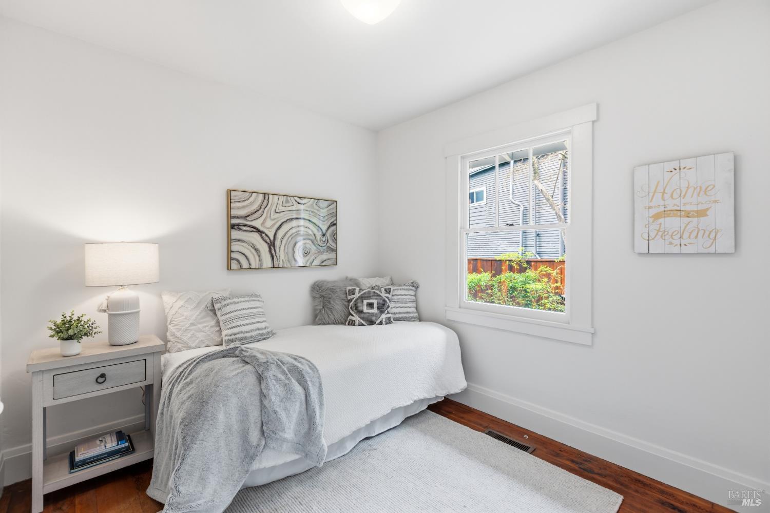 Detail Gallery Image 11 of 34 For 31 Rowland Ct, San Anselmo,  CA 94960 - 3 Beds | 1 Baths