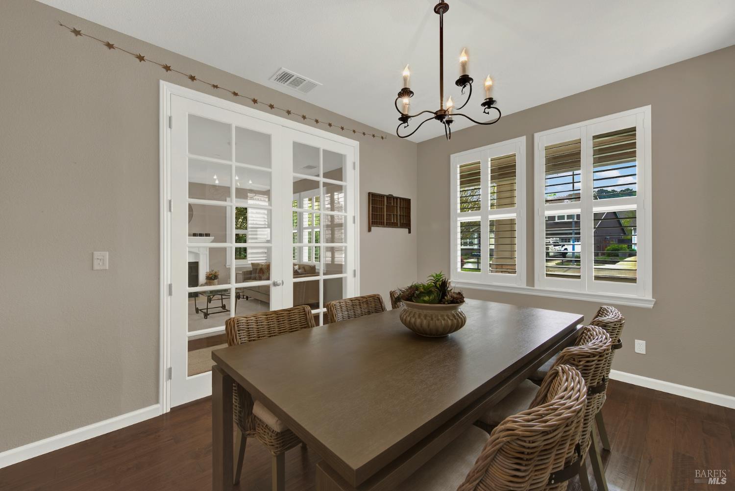 Detail Gallery Image 15 of 82 For 18 Riverton Ct, Napa,  CA 94558 - 4 Beds | 2/1 Baths