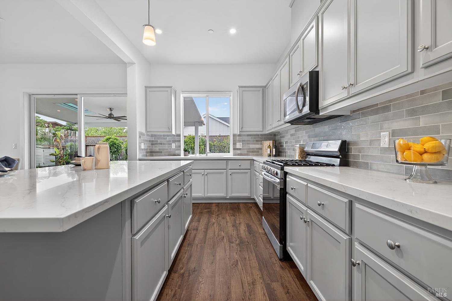 Detail Gallery Image 4 of 38 For 1145 Portello Ln, Windsor,  CA 95492 - 3 Beds | 3 Baths