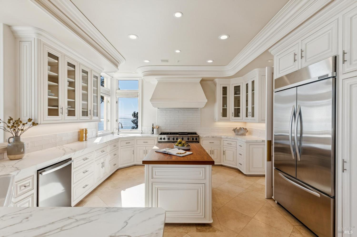 Detail Gallery Image 31 of 96 For 44 Marin Bay Park Ct, San Rafael,  CA 94901 - 5 Beds | 5/1 Baths