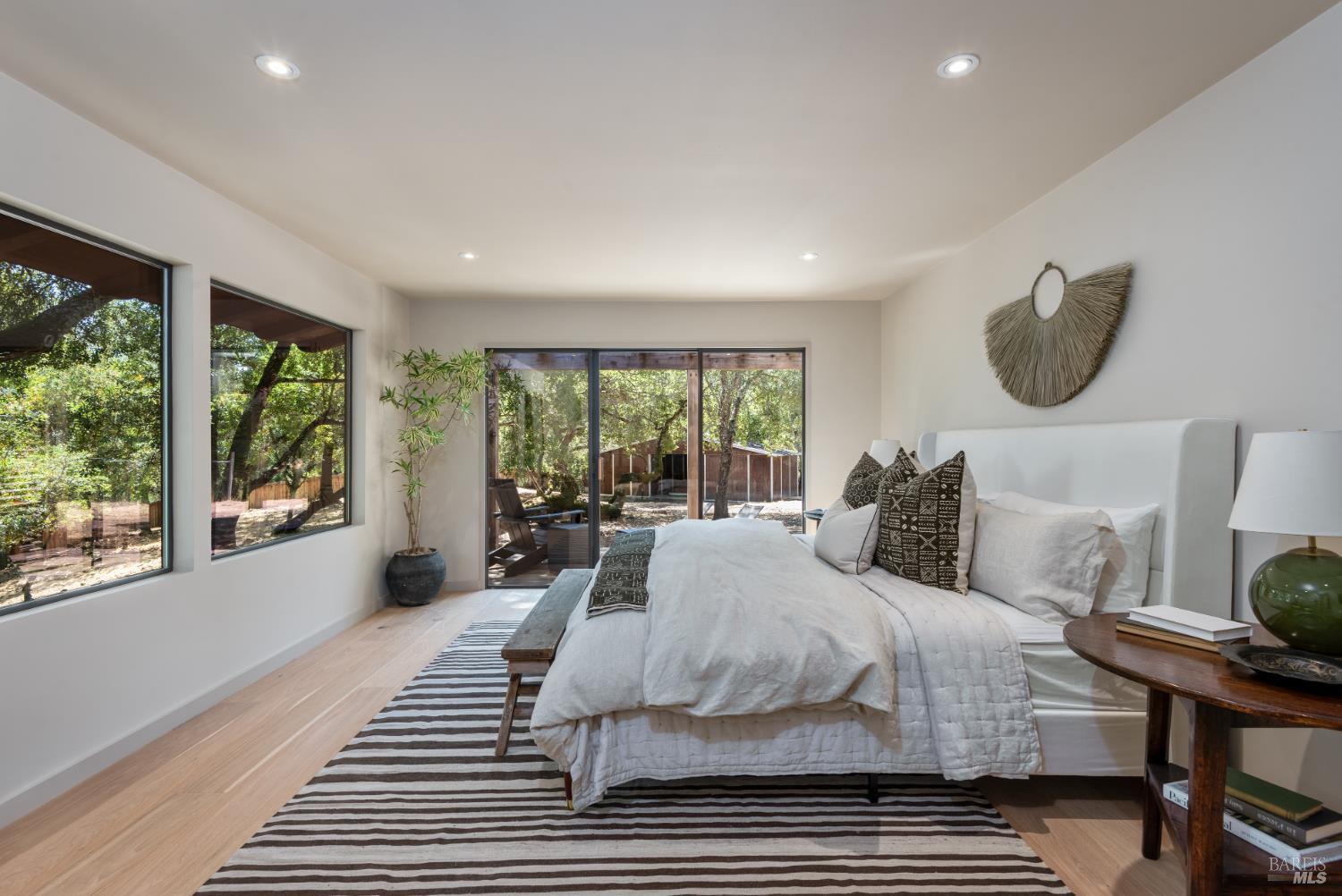 Detail Gallery Image 13 of 43 For 18492 White Oak Dr, Sonoma,  CA 95476 - 4 Beds | 4/1 Baths