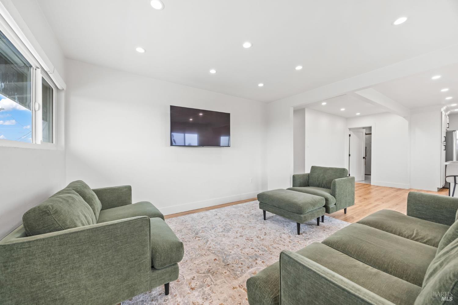 Detail Gallery Image 7 of 36 For 136 Renida St, Vallejo,  CA 94591 - 4 Beds | 3 Baths