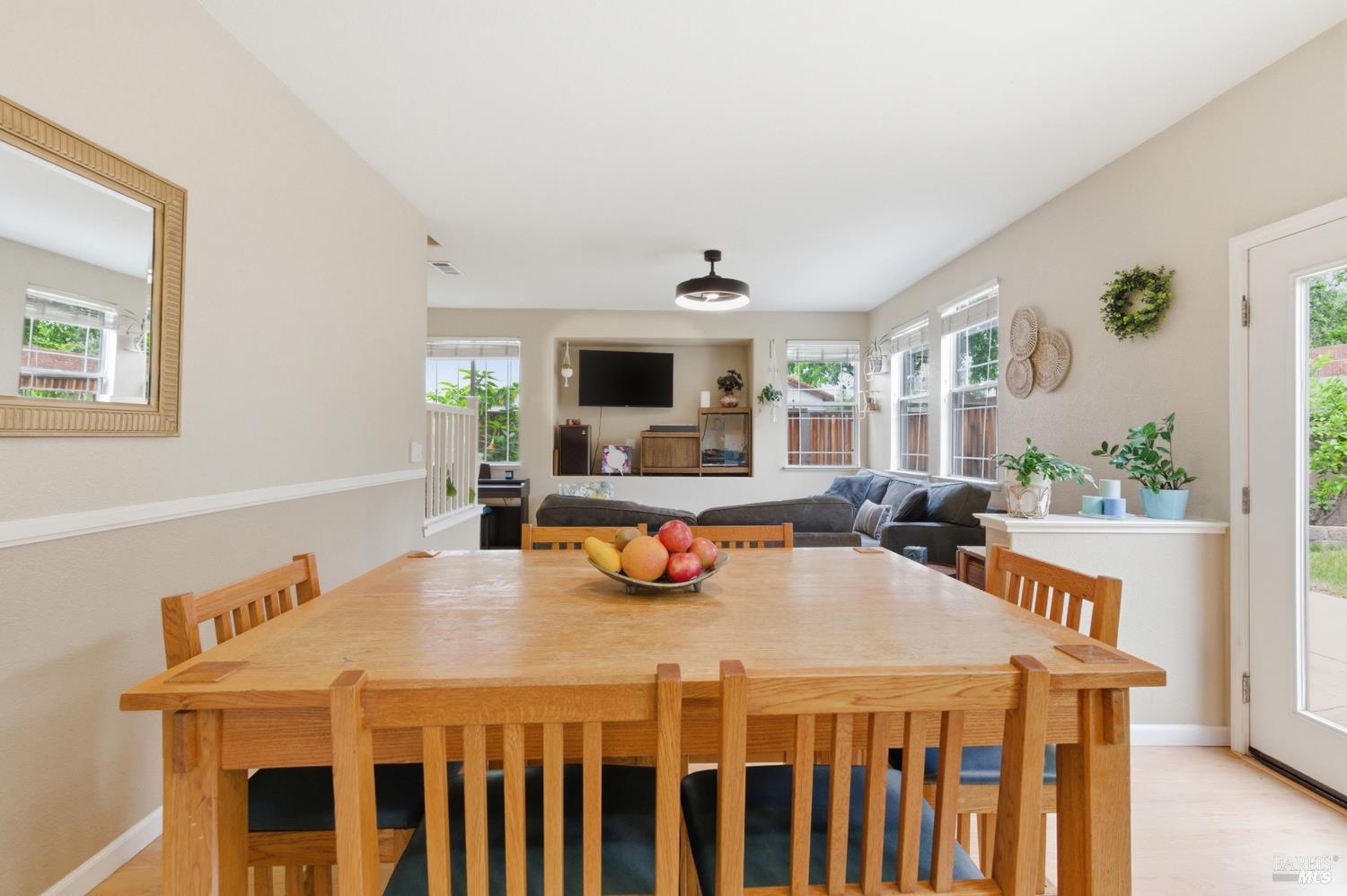 Detail Gallery Image 16 of 52 For 110 Chimney Rock Dr, Vacaville,  CA 95687 - 3 Beds | 2/1 Baths