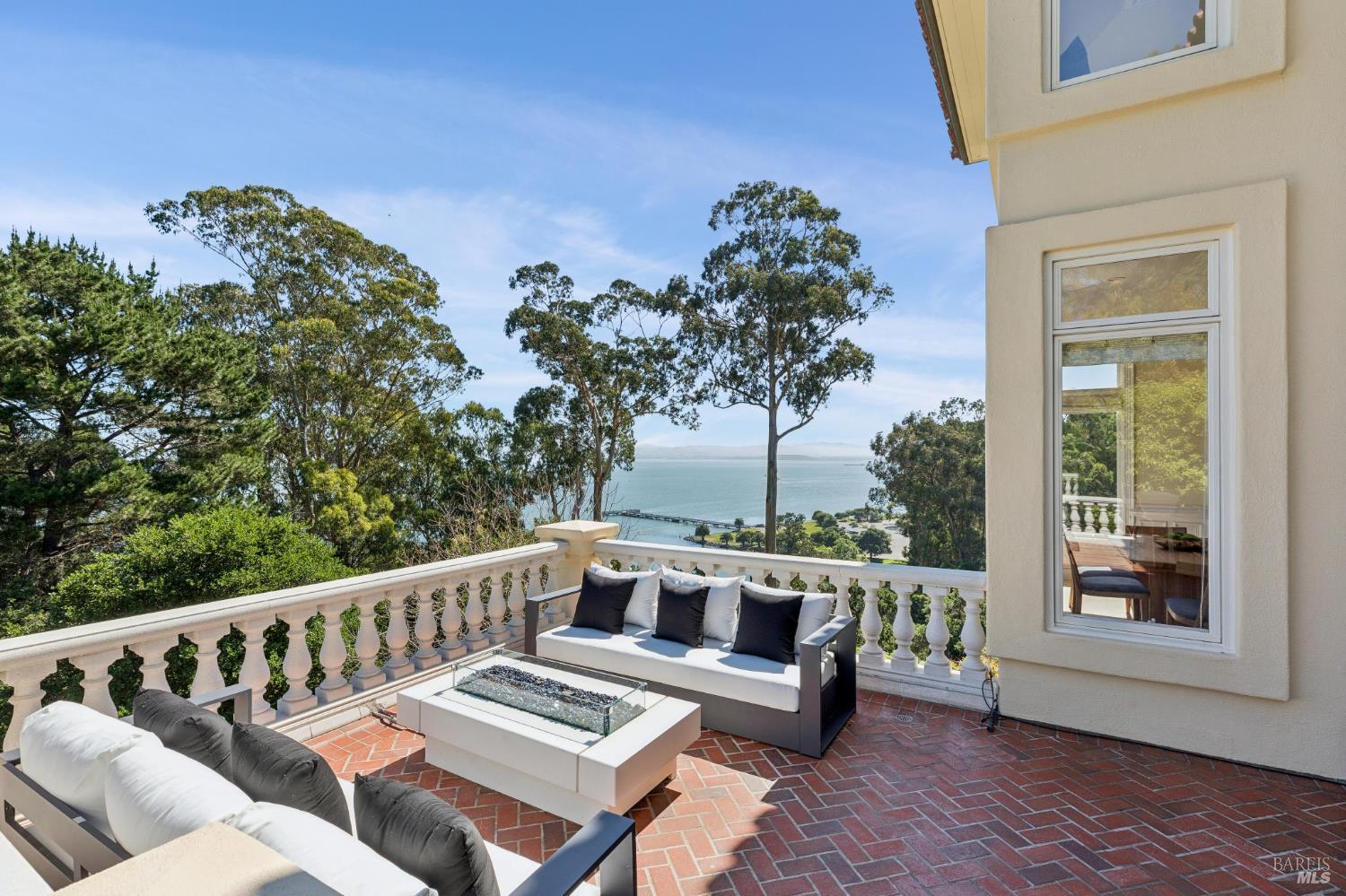 Detail Gallery Image 87 of 96 For 44 Marin Bay Park Ct, San Rafael,  CA 94901 - 5 Beds | 5/1 Baths