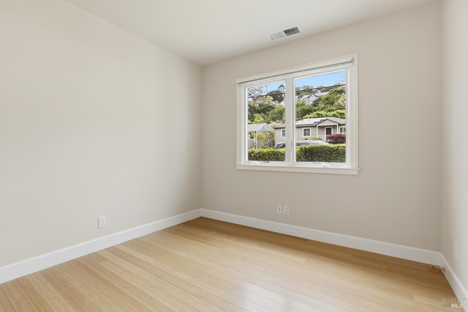 Detail Gallery Image 13 of 29 For 2166 5th Ave, San Rafael,  CA 94901 - 3 Beds | 1 Baths