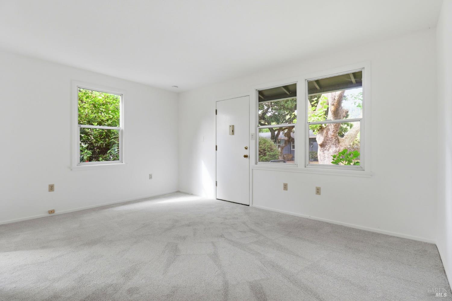 Detail Gallery Image 6 of 27 For 88 Martin Dr, Novato,  CA 94949 - 2 Beds | 1 Baths