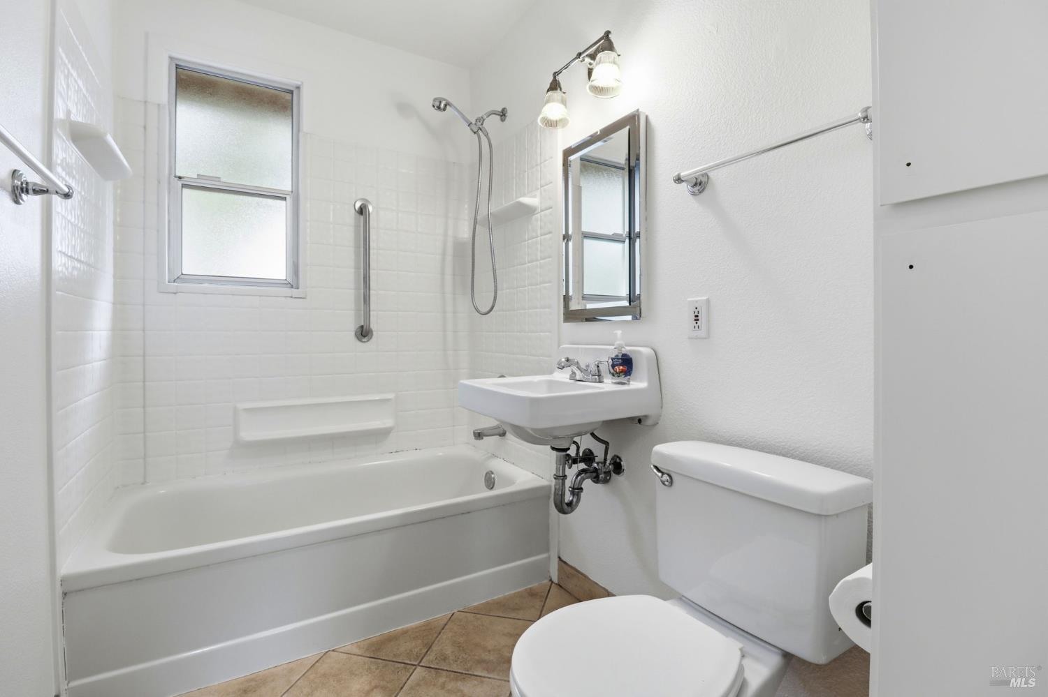 Detail Gallery Image 18 of 27 For 88 Martin Dr, Novato,  CA 94949 - 2 Beds | 1 Baths