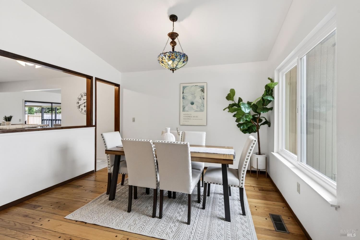 Detail Gallery Image 6 of 21 For 6174 San Benito Ct, Rohnert Park,  CA 94928 - 4 Beds | 2 Baths