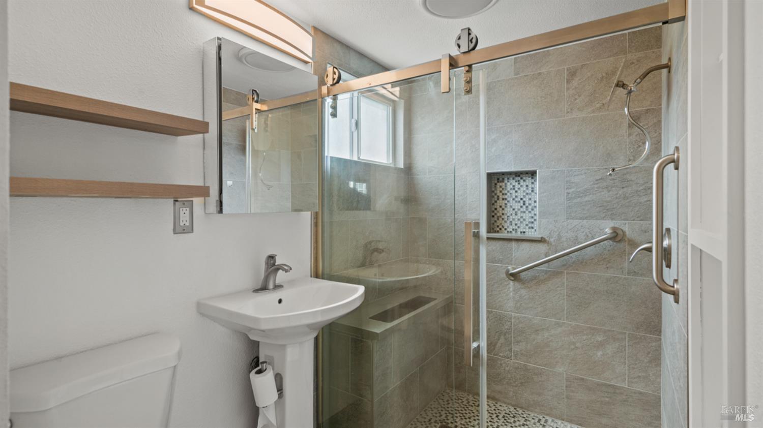 Detail Gallery Image 28 of 54 For 287 N Alamo Dr, Vacaville,  CA 95688 - 4 Beds | 2/1 Baths