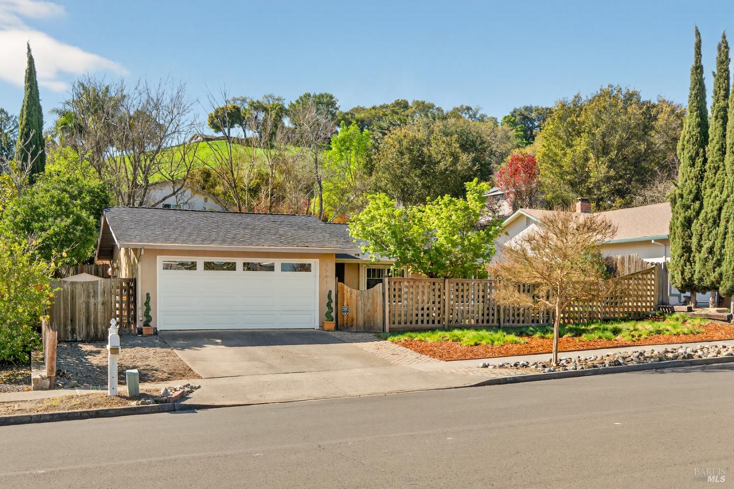 Detail Gallery Image 2 of 34 For 3541 Twin Oaks Dr, Napa,  CA 94558 - 4 Beds | 2 Baths