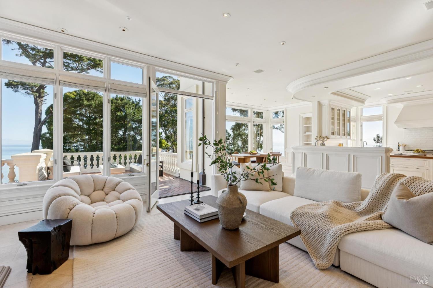 Detail Gallery Image 4 of 96 For 44 Marin Bay Park Ct, San Rafael,  CA 94901 - 5 Beds | 5/1 Baths