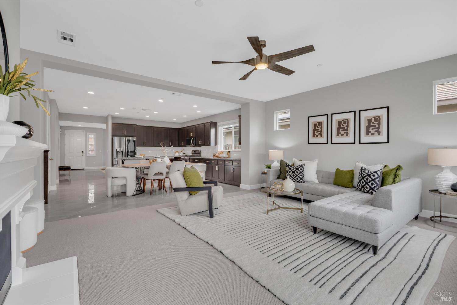 Detail Gallery Image 14 of 45 For 580 Kingbird Cir, Vacaville,  CA 95688 - 5 Beds | 4/1 Baths