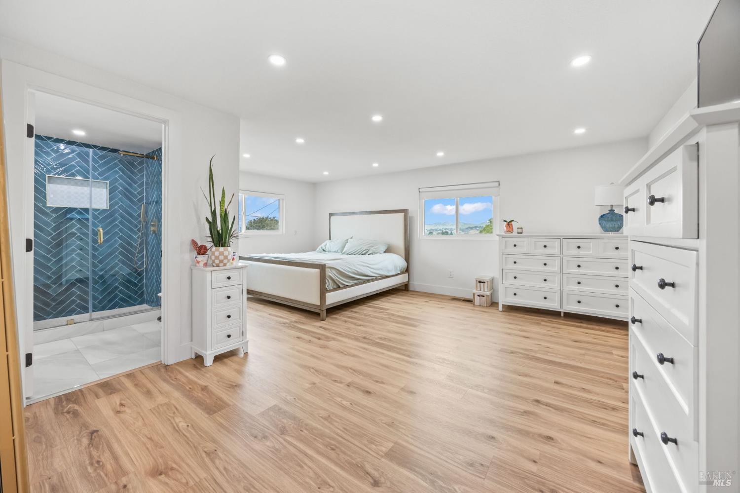 Detail Gallery Image 10 of 36 For 136 Renida St, Vallejo,  CA 94591 - 4 Beds | 3 Baths