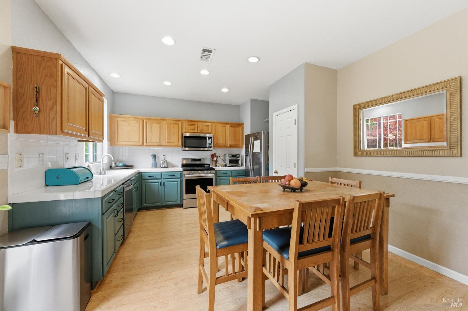 Detail Gallery Image 15 of 52 For 110 Chimney Rock Dr, Vacaville,  CA 95687 - 3 Beds | 2/1 Baths