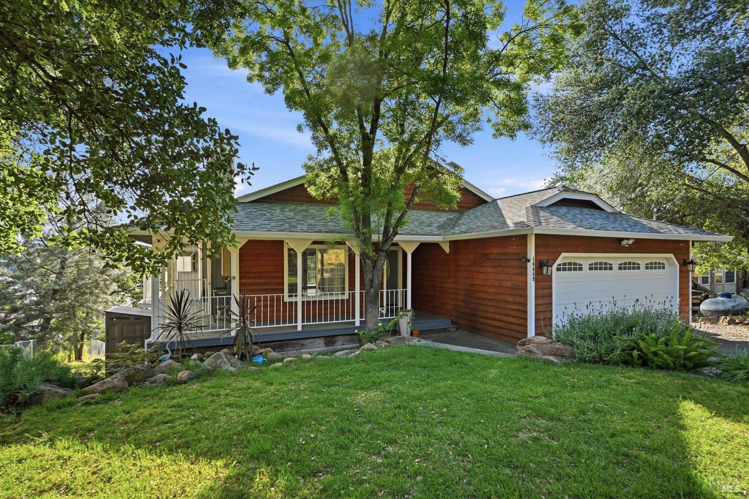 Detail Gallery Image 2 of 40 For 18669 Deer Hill Rd, Hidden Valley Lake,  CA 95467 - 3 Beds | 2 Baths