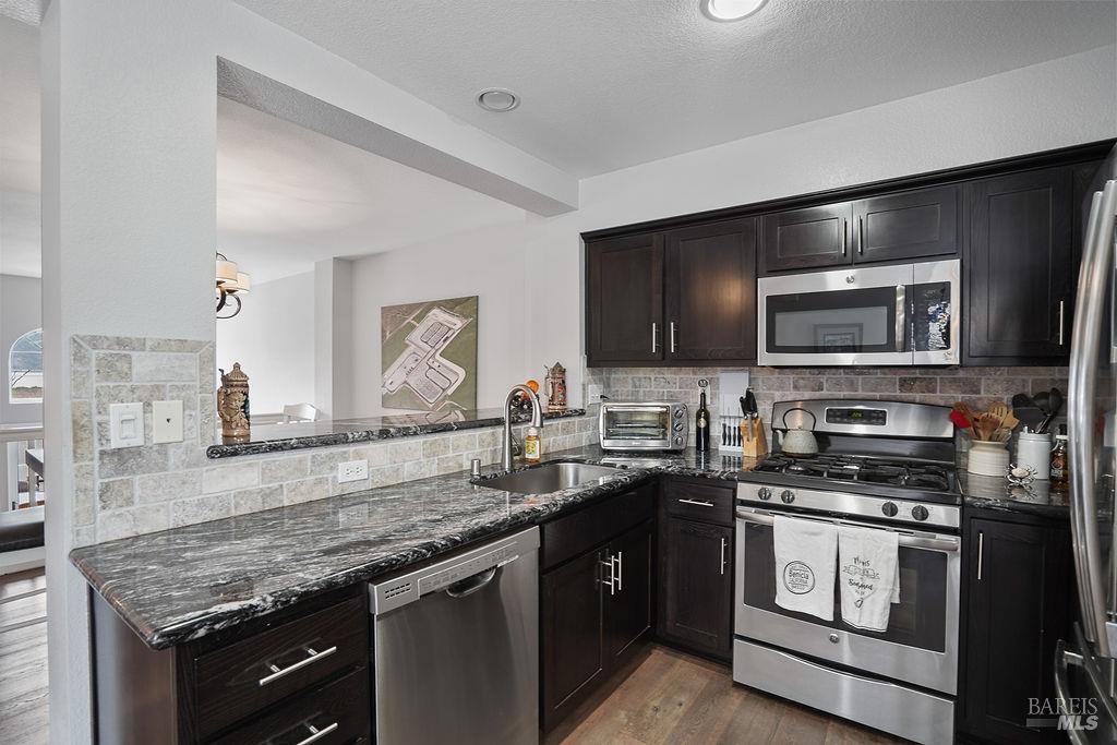 Detail Gallery Image 14 of 43 For 440 E E St, Benicia,  CA 94510 - 2 Beds | 2/1 Baths