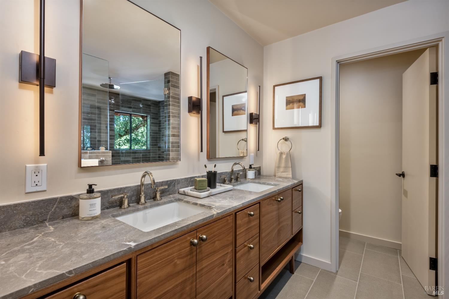 Detail Gallery Image 15 of 43 For 18492 White Oak Dr, Sonoma,  CA 95476 - 4 Beds | 4/1 Baths