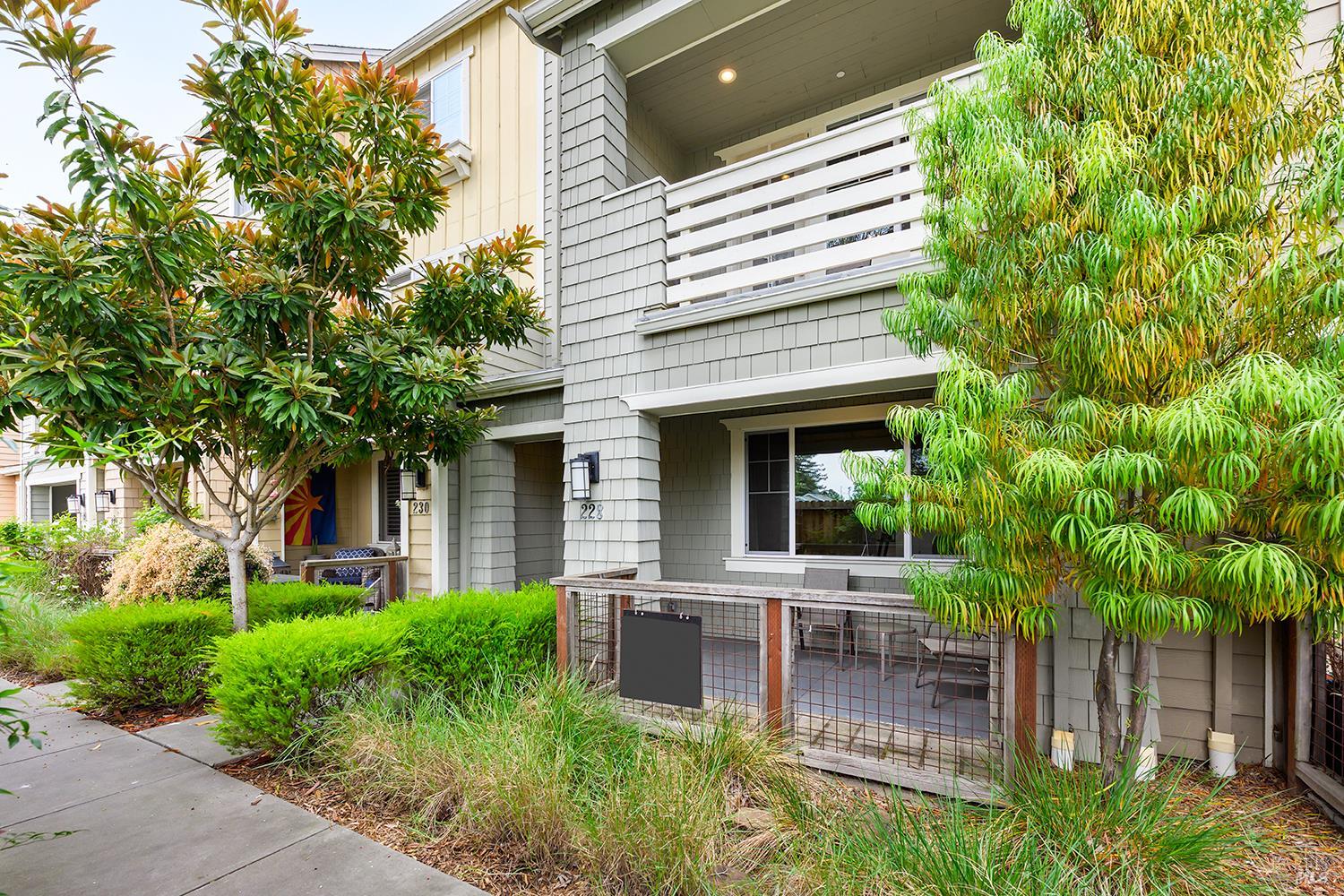 Detail Gallery Image 3 of 32 For 228 Johnson St, Windsor,  CA 95492 - 3 Beds | 2/2 Baths