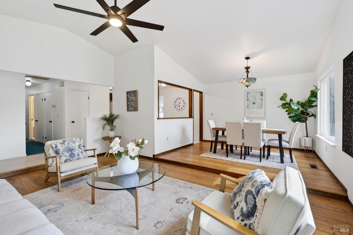 Detail Gallery Image 4 of 21 For 6174 San Benito Ct, Rohnert Park,  CA 94928 - 4 Beds | 2 Baths