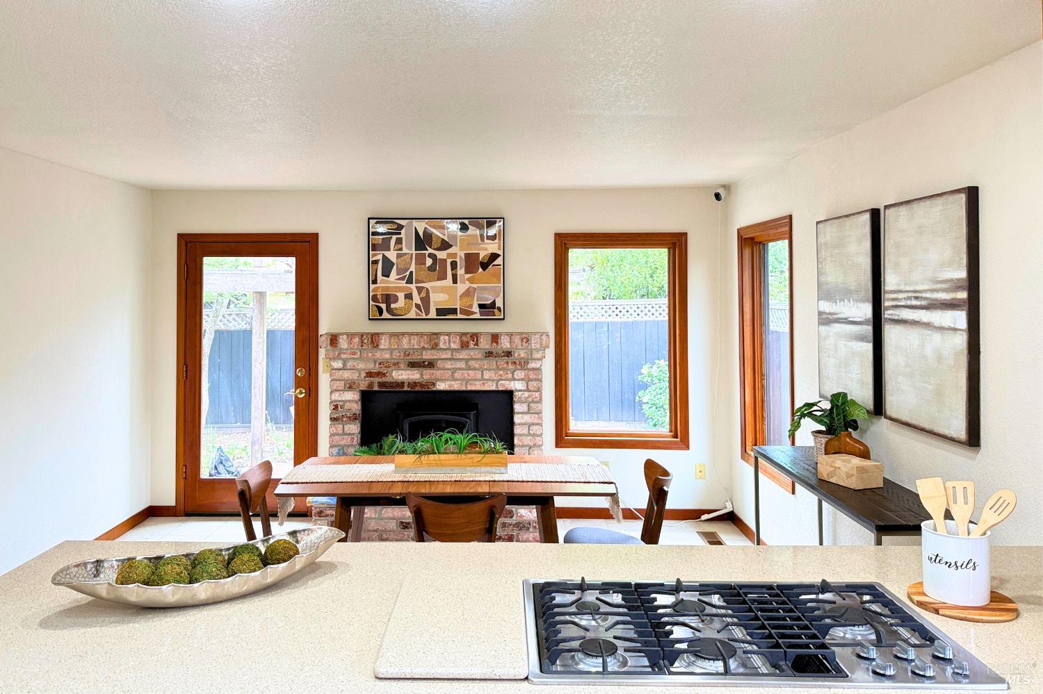 Detail Gallery Image 6 of 15 For 665 4th St, Sonoma,  CA 95476 - 3 Beds | 2 Baths