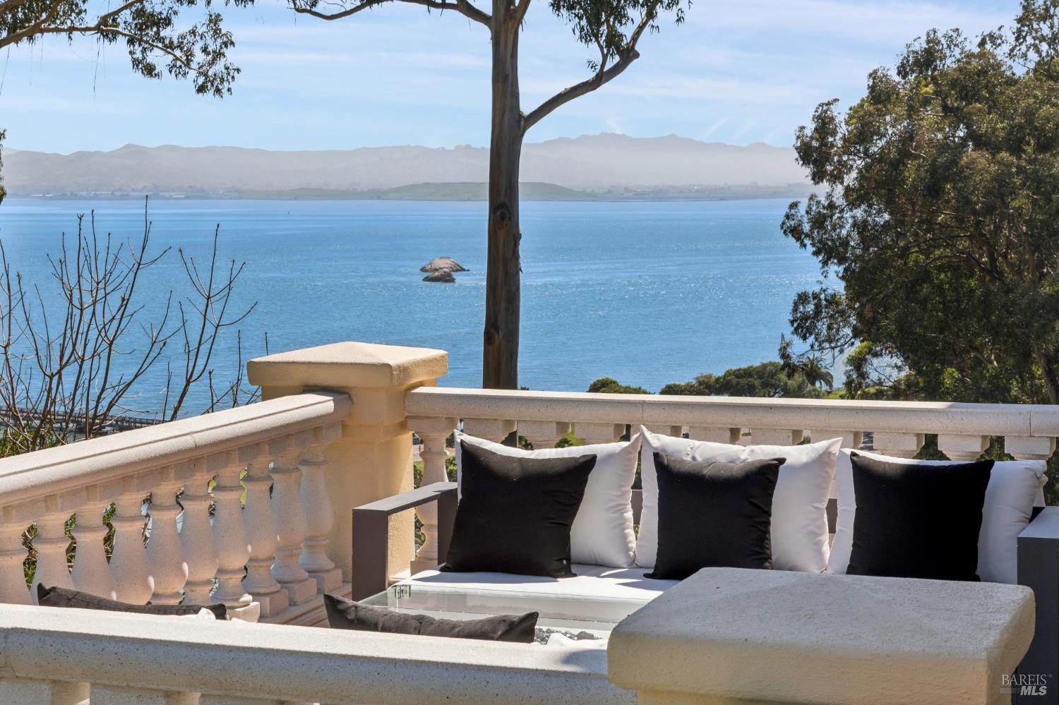 Detail Gallery Image 92 of 96 For 44 Marin Bay Park Ct, San Rafael,  CA 94901 - 5 Beds | 5/1 Baths