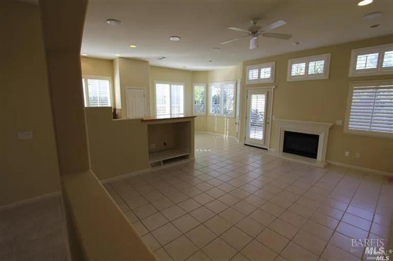 Detail Gallery Image 3 of 7 For 1937 Cross Creek St, Petaluma,  CA 94954 - 4 Beds | 2 Baths