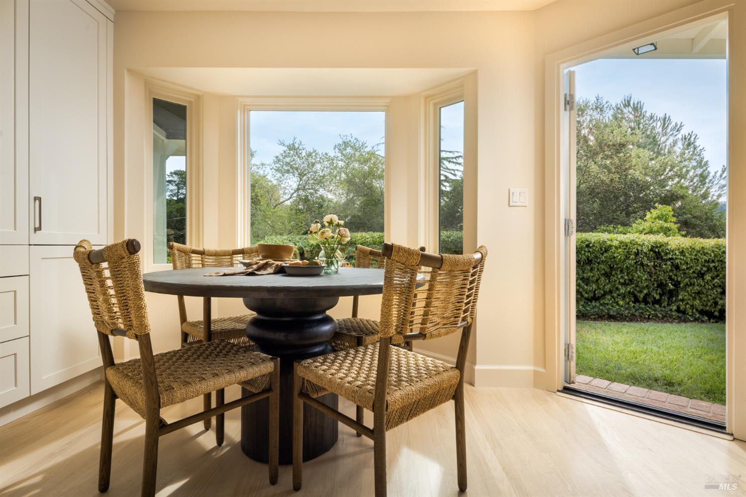 Detail Gallery Image 8 of 27 For 450 Woodland Rd, Kentfield,  CA 94904 - 4 Beds | 4 Baths