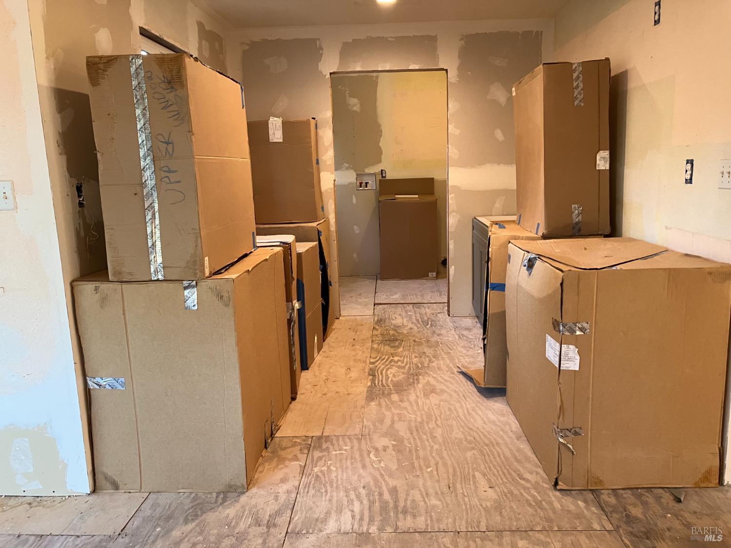 Detail Gallery Image 17 of 30 For 17440 Cache Creek Rd, Clearlake Oaks,  CA 95423 - 3 Beds | 2 Baths