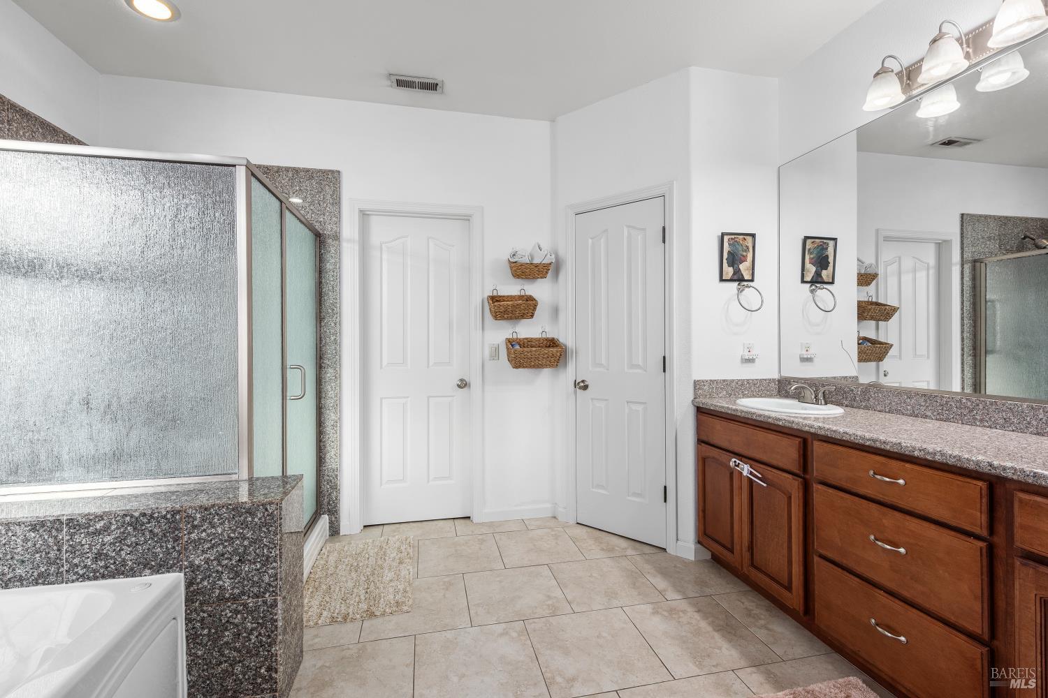 Detail Gallery Image 11 of 37 For 18094 Spyglass Rd, Hidden Valley Lake,  CA 95467 - 3 Beds | 2 Baths