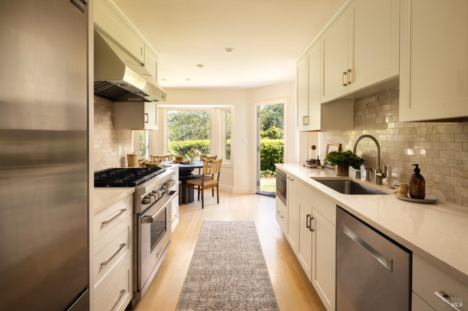 Detail Gallery Image 7 of 27 For 450 Woodland Rd, Kentfield,  CA 94904 - 4 Beds | 4 Baths