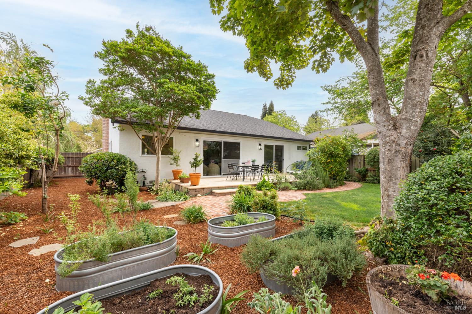 Detail Gallery Image 27 of 54 For 2431 Shoreline Dr, Napa,  CA 94558 - 3 Beds | 2 Baths