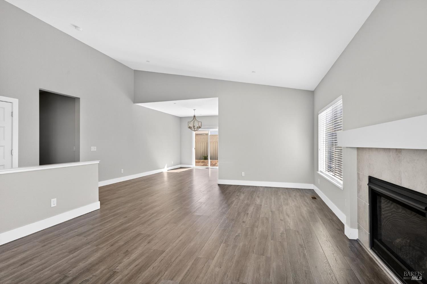 Detail Gallery Image 10 of 39 For 1932 Camino Del Prado Unkn, Santa Rosa,  CA 95403 - 3 Beds | 2 Baths