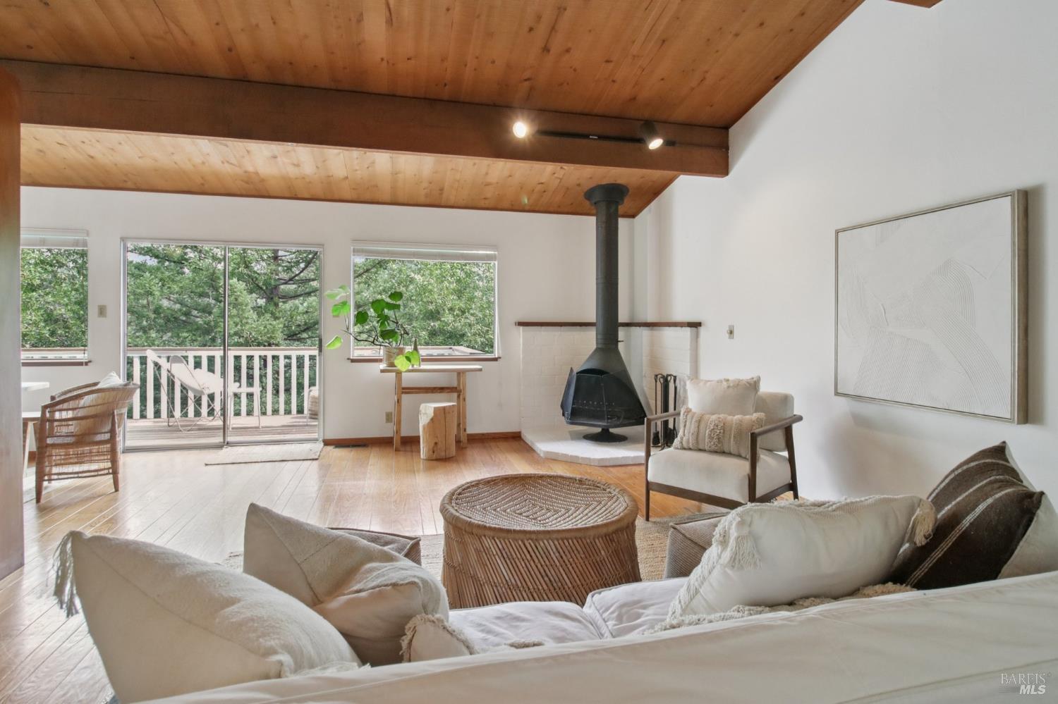 Detail Gallery Image 3 of 43 For 34 Fair Dr, San Rafael,  CA 94901 - 2 Beds | 1 Baths