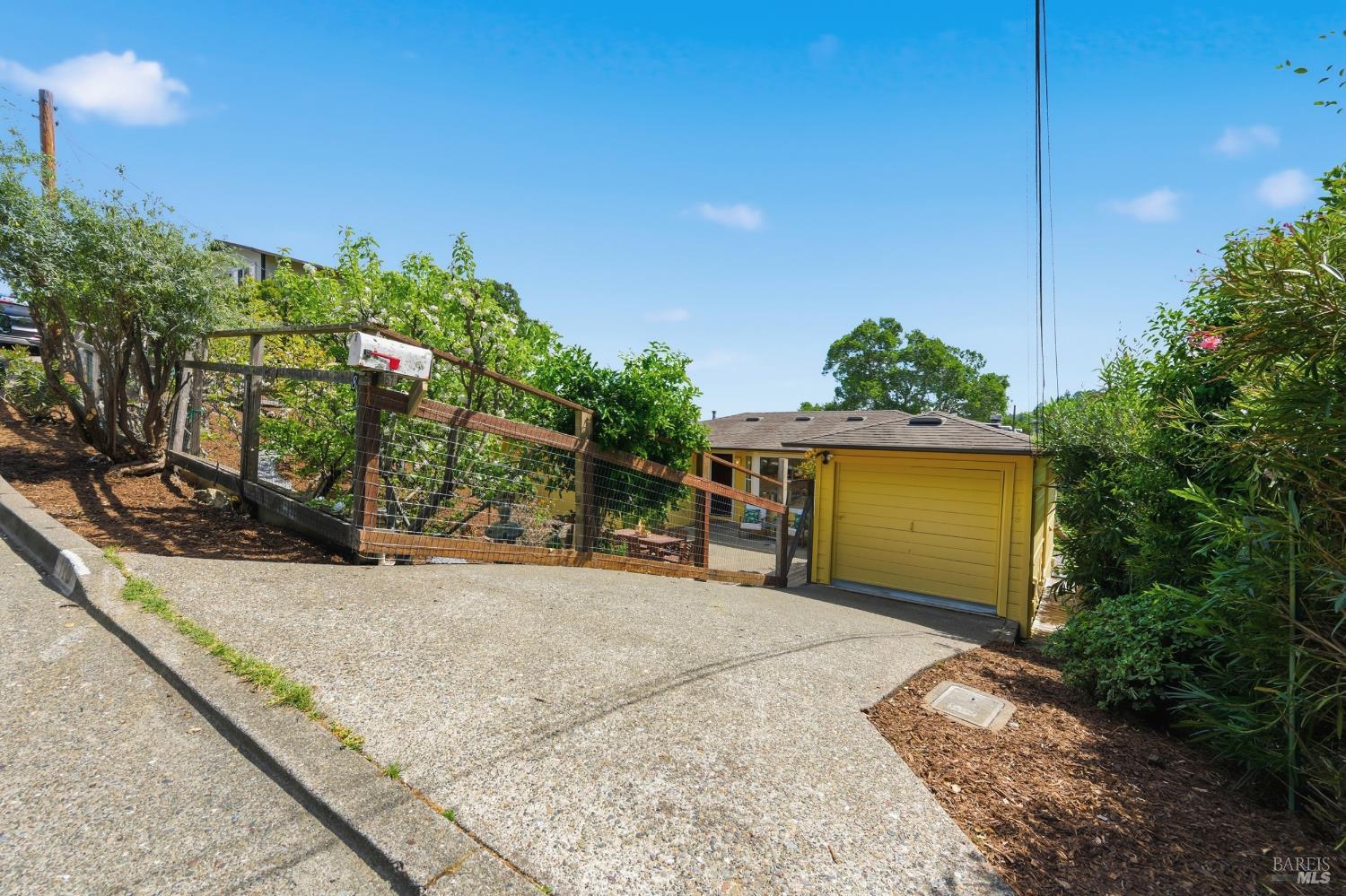 Detail Gallery Image 8 of 59 For 178 Reservoir Rd, San Rafael,  CA 94901 - 4 Beds | 3 Baths